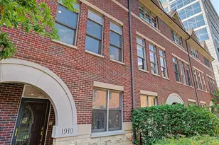1910 S Prairie Ave, Chicago, IL 60616 - Photo 1