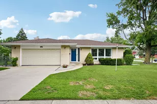 3500 Plum Grove Dr, Rolling Meadows, IL 60008 - Photo 1