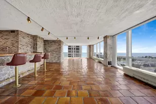 330 W Diversey Pkwy, Chicago, IL 60657 - Photo 5
