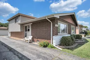 11044 Menard Ave, Chicago Ridge, IL 60415 - Photo 3