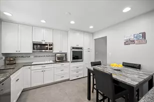 830 Woodhollow Ln, Buffalo Grove, IL 60089 - Photo 11