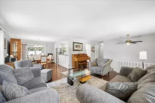 830 Woodhollow Ln, Buffalo Grove, IL 60089 - Photo 7