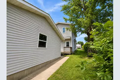 1207 W American Street, Freeport, IL 61032 - Photo 5