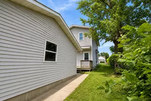 1207 W American St, Freeport, IL 61032 - Photo 5