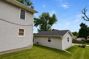 1207 W American St, Freeport, IL 61032 - Photo 3