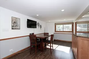 130 Westview St, Hoffman Estates, IL 60169 - Photo 9