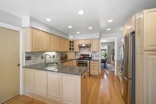 301 Earls Ct, Deerfield, IL 60015 - Photo 13