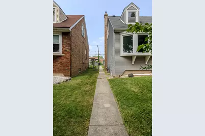9308 S Troy Avenue, Evergreen Park, IL 60805 - Photo 5