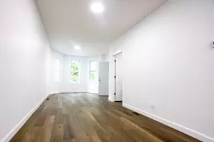 8739 S Colfax Ave, Chicago, IL 60617 - Photo 3