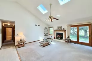 1024 Burke Ct, Naperville, IL 60563 - Photo 5