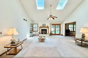 1024 Burke Ct, Naperville, IL 60563 - Photo 3