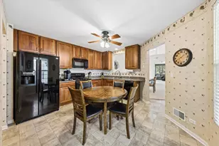 604 S Curran Rd, Round Lake, IL 60073 - Photo 7