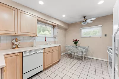 9055 Kenton Avenue, Skokie, IL 60076 - Photo 7