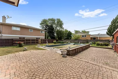 9055 Kenton Avenue, Skokie, IL 60076 - Photo 3