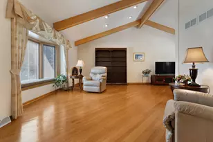 387 Woodlane Ct, Wood Dale, IL 60191 - Photo 5