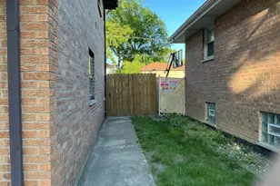 1219 Damico Dr, Chicago Heights, IL 60411 - Photo 3