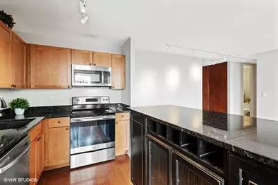 655 W Irving Park Road #1813, Chicago, IL 60613 - Photo 9