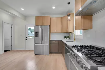 4036 W Warwick Avenue, Chicago, IL 60641 - Photo 15