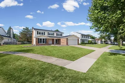 410 Thompson Boulevard, Buffalo Grove, IL 60089 - Photo 3