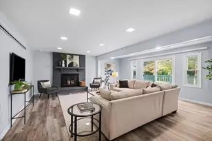 410 Thompson Blvd, Buffalo Grove, IL 60089 - Photo 9