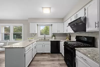 410 Thompson Boulevard, Buffalo Grove, IL 60089 - Photo 15