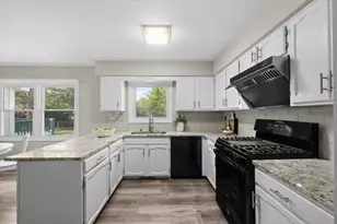 410 Thompson Blvd, Buffalo Grove, IL 60089 - Photo 15