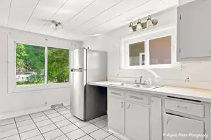 638 Myrtle Street N, Waukegan, IL 60085 - Photo 9