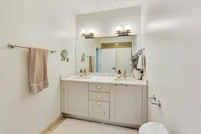 744 N Clark Street #1005, Chicago, IL 60654 - Photo 13