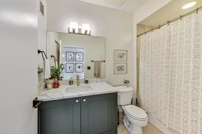 744 N Clark Street #1005, Chicago, IL 60654 - Photo 19