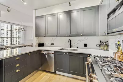 744 N Clark Street #1005, Chicago, IL 60654 - Photo 7