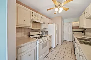 1774 Raleigh Ln, Hoffman Estates, IL 60169 - Photo 9