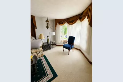 8228 S Paxton Avenue, Chicago, IL 60617 - Photo 3