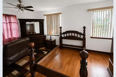 8228 S Paxton Avenue, Chicago, IL 60617 - Photo 7