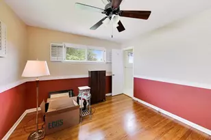1081 Willson Dr, Des Plaines, IL 60016 - Photo 9