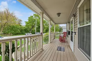 402 Crescent St, Wheaton, IL 60187 - Photo 3
