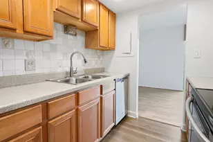 6340 Americana Dr, Willowbrook, IL 60527 - Photo 5