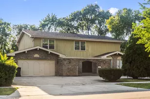 818 Prairie Lawn Rd, Glenview, IL 60025 - Photo 1