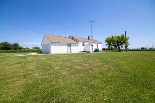 1067 E 3100 North Rd, Clifton, IL 60927 - Photo 15