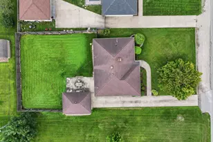 811 Magnolia Dr, Joliet, IL 60435 - Photo 35