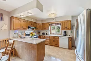 811 Magnolia Dr, Joliet, IL 60435 - Photo 9