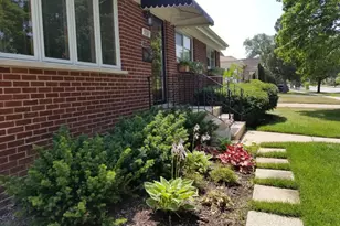 9331 Oriole Ave, Morton Grove, IL 60053 - Photo 3