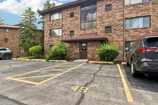 9555 SW Hwy, Oak Lawn, IL 60453 - Photo 1