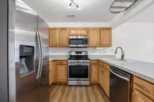 1613 Victoria Park Cir, Aurora, IL 60504 - Photo 9