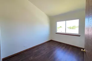 24 E Honeysuckle Dr, Round Lake Beach, IL 60073 - Photo 15
