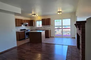 24 E Honeysuckle Dr, Round Lake Beach, IL 60073 - Photo 9