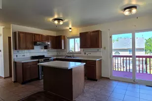 24 E Honeysuckle Dr, Round Lake Beach, IL 60073 - Photo 7