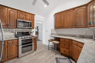 219 W Oak Ave, Wheaton, IL 60187 - Photo 9