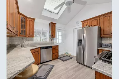 219 W Oak Avenue, Wheaton, IL 60187 - Photo 7