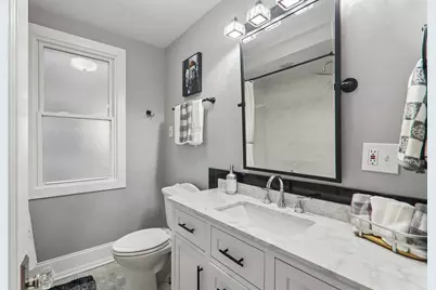 5633 W Cornelia Avenue, Chicago, IL 60634 - Photo 17
