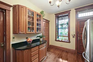 823 W Lakeside Pl, Chicago, IL 60640 - Photo 9